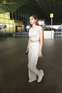 Sridevi's youngest daughter and actress Khushi Kapoor spotted at the airport