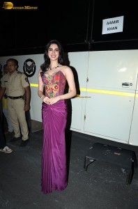 actress Khushi Kapoor in a pink dress