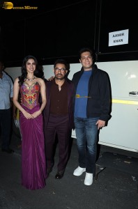 actress Khushi Kapoor in a pink dress