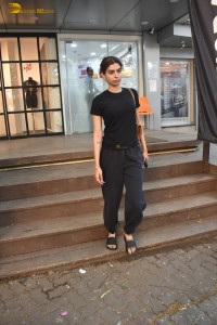 actress Khushi Kapoor seen leaving gym after exercise