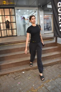 actress Khushi Kapoor seen leaving gym after exercise