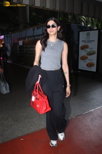 bollywood actress hushi Kapoor cute looks at the airport