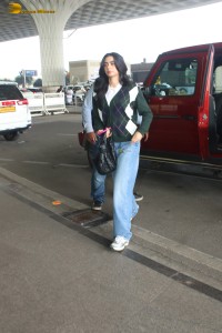 sridevi's daughter and janhvi kapoor's sister Khushi Kapoor spotted at mumbai airport