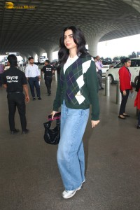 sridevi's daughter and janhvi kapoor's sister Khushi Kapoor spotted at mumbai airport