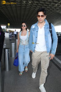 actress Kiara Advani spotted with her husband Sidharth malhotra at mumbai airport