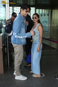 actress Kiara Advani spotted with her husband Sidharth malhotra at mumbai airport