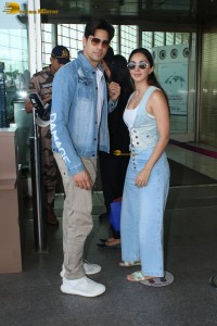 actress Kiara Advani spotted with her husband Sidharth malhotra at mumbai airport