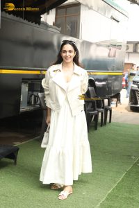 bollywood beauty kiara advani gorgeous in a white dress