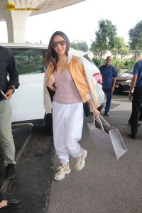 Kiara Advani hot looks at the Airport