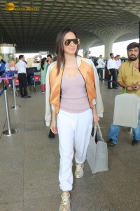 Kiara Advani hot looks at the Airport