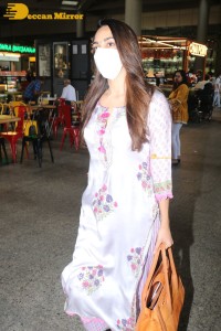 Kiara Advani spotted at Mumbai Airport on April 20
