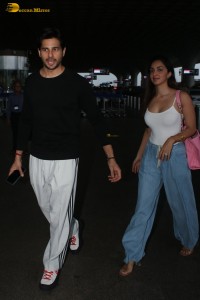 Sidharth Malhotra and Kiara Advani spotted at Mumbai Airport on July 19, 2023