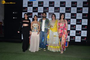 ‘Kis Kisko Pyaar Karoon 2’ cast Kapil Sharma, Ayesha Khan, Warina Hussain, Parul Gulati, and Tridha Choudhury, promote the film on the sets of 'Laughter Chef'