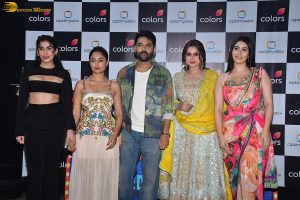 ‘Kis Kisko Pyaar Karoon 2’ cast Kapil Sharma, Ayesha Khan, Warina Hussain, Parul Gulati, and Tridha Choudhury, promote the film on the sets of 'Laughter Chef'
