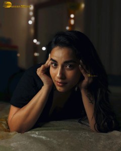 actress komalee prasad photoshoot in dim light