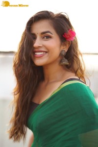 Telugu Actress Komalee Prasad photoshoot in a green half saree