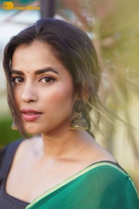 Telugu Actress Komalee Prasad photoshoot in a green half saree