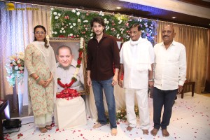 Superstar Krishna's Chinna Karma ceremony attended by Mahesh Babu and family