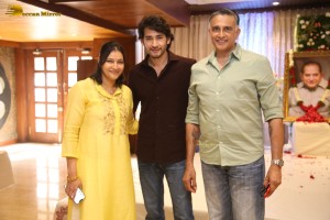 Superstar Krishna's Chinna Karma ceremony attended by Mahesh Babu and family