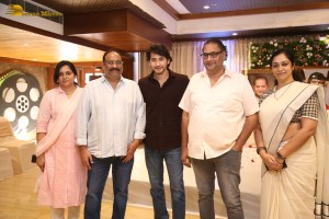 Superstar Krishna's Chinna Karma ceremony attended by Mahesh Babu and family