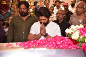 Family and Friends from Cinema and Politics mourned the loss of Superstar Krishna