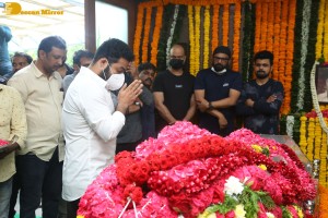 Mahesh Babu and Chiranjeevi and Junior NTR and Pawan Kalyan and Prabhas and others pay last respects to actor Krishnam Raju
