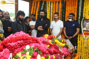 Mahesh Babu and Chiranjeevi and Junior NTR and Pawan Kalyan and Prabhas and others pay last respects to actor Krishnam Raju