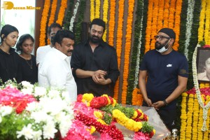 Mahesh Babu and Chiranjeevi and Junior NTR and Pawan Kalyan and Prabhas and others pay last respects to actor Krishnam Raju