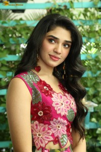 actress Krithi Shetty beautiful photoshoot