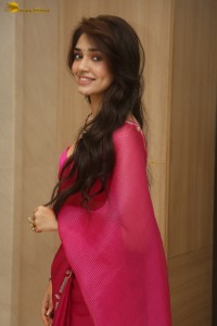 actress Krithi Shetty beautiful in a pink saree