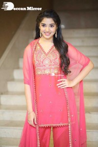 Telugu Actress Krithi Shetty