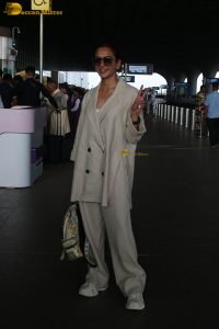 actress Kriti Kharbanda classy looks in white suit