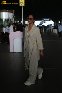 actress Kriti Kharbanda classy looks in white suit