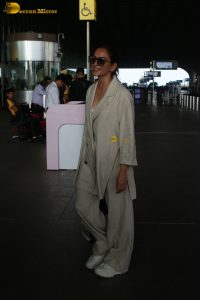 actress Kriti Kharbanda classy looks in white suit