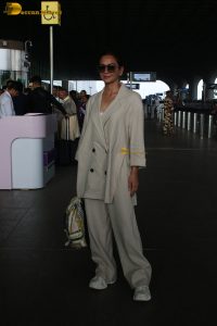 actress Kriti Kharbanda classy looks in white suit