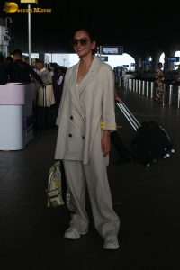 actress Kriti Kharbanda classy looks in white suit