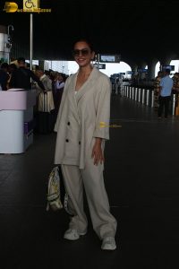 actress Kriti Kharbanda classy looks in white suit