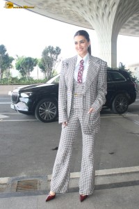 bollywood actress kriti sanon making a fashion statement in a suit at airport