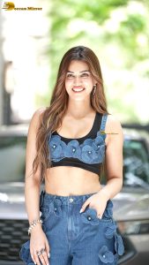 actress kriti sanon gorgeous in a blue dress