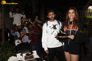 Kriti Sanon celebrates Birthday with Kartik Aaryan at Mumbai Airport