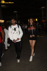 Kriti Sanon celebrates Birthday with Kartik Aaryan at Mumbai Airport