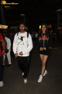 Kriti Sanon celebrates Birthday with Kartik Aaryan at Mumbai Airport