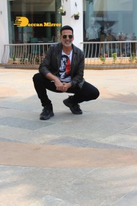 Kriti Sanon, Akshay Kumar and Vidya Balan promote Bachchan Pandey movie in Juhu, Mumbai