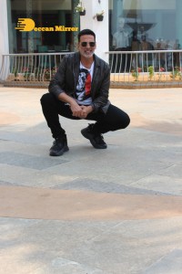 Kriti Sanon, Akshay Kumar and Vidya Balan promote Bachchan Pandey movie in Juhu, Mumbai