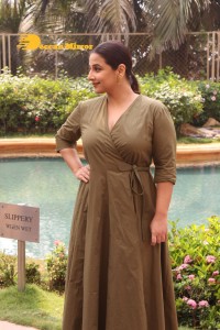 Kriti Sanon, Akshay Kumar and Vidya Balan promote Bachchan Pandey movie in Juhu, Mumbai