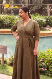 Kriti Sanon, Akshay Kumar and Vidya Balan promote Bachchan Pandey movie in Juhu, Mumbai