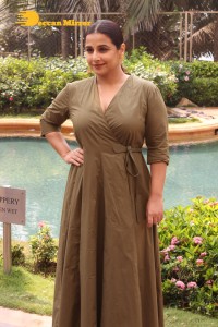 Kriti Sanon, Akshay Kumar and Vidya Balan promote Bachchan Pandey movie in Juhu, Mumbai