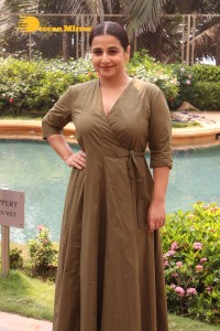 Kriti Sanon, Akshay Kumar and Vidya Balan promote Bachchan Pandey movie in Juhu, Mumbai