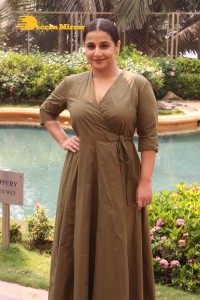 Kriti Sanon, Akshay Kumar and Vidya Balan promote Bachchan Pandey movie in Juhu, Mumbai