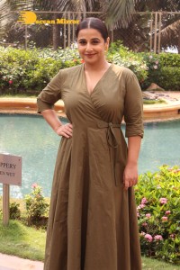 Kriti Sanon, Akshay Kumar and Vidya Balan promote Bachchan Pandey movie in Juhu, Mumbai